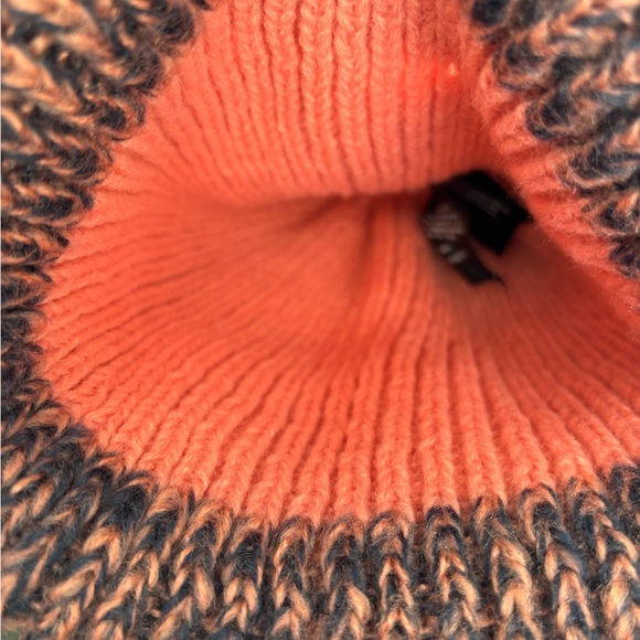 Butron Bone Cobra Reversible  Beanie Ski Snowboard (18cm) - Picture 3 of 7